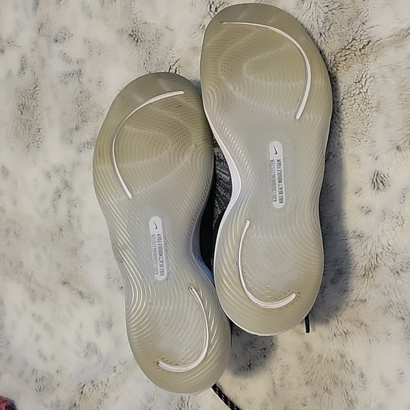 Nike KD11 Flyknit Basketball Shoes - Picture 15 of 15